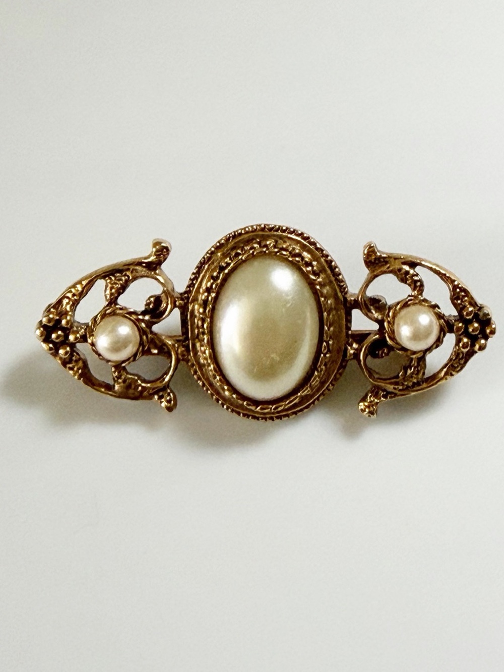 Vintage Gold Tone Faux  Pearl Victorian Style Pin Brooch